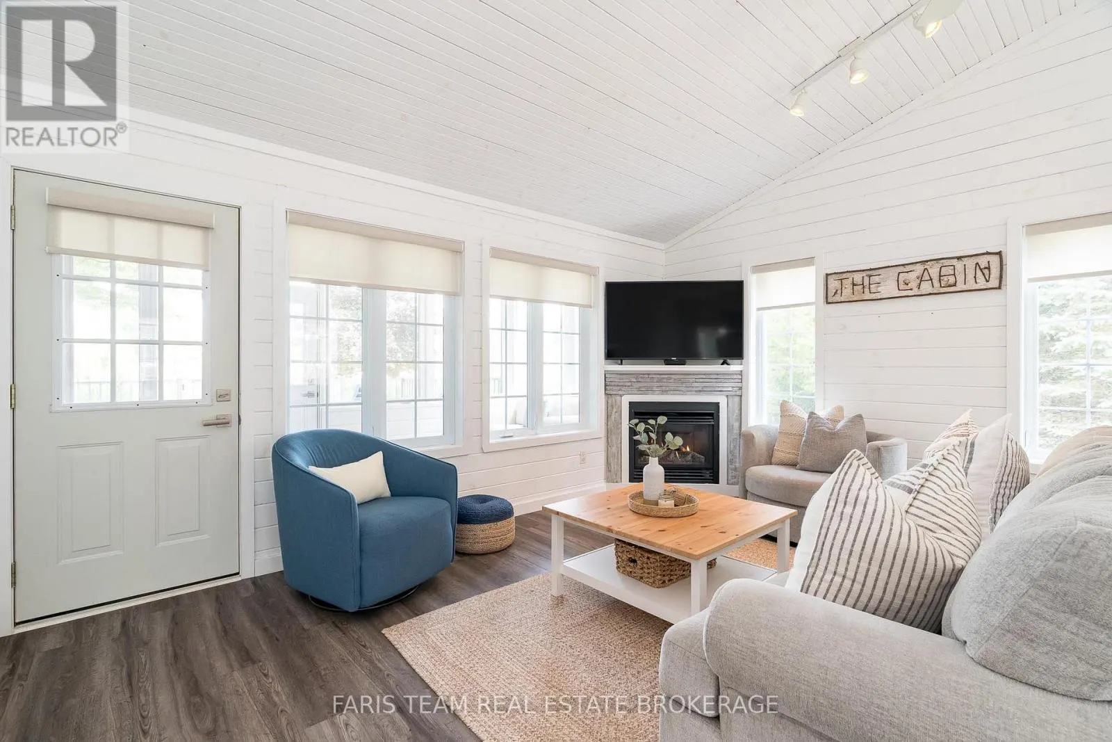 32 ALGONQUIN TRAIL