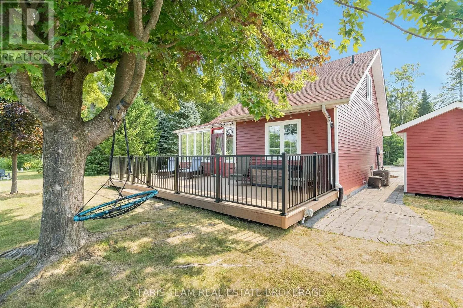 32 ALGONQUIN TRAIL