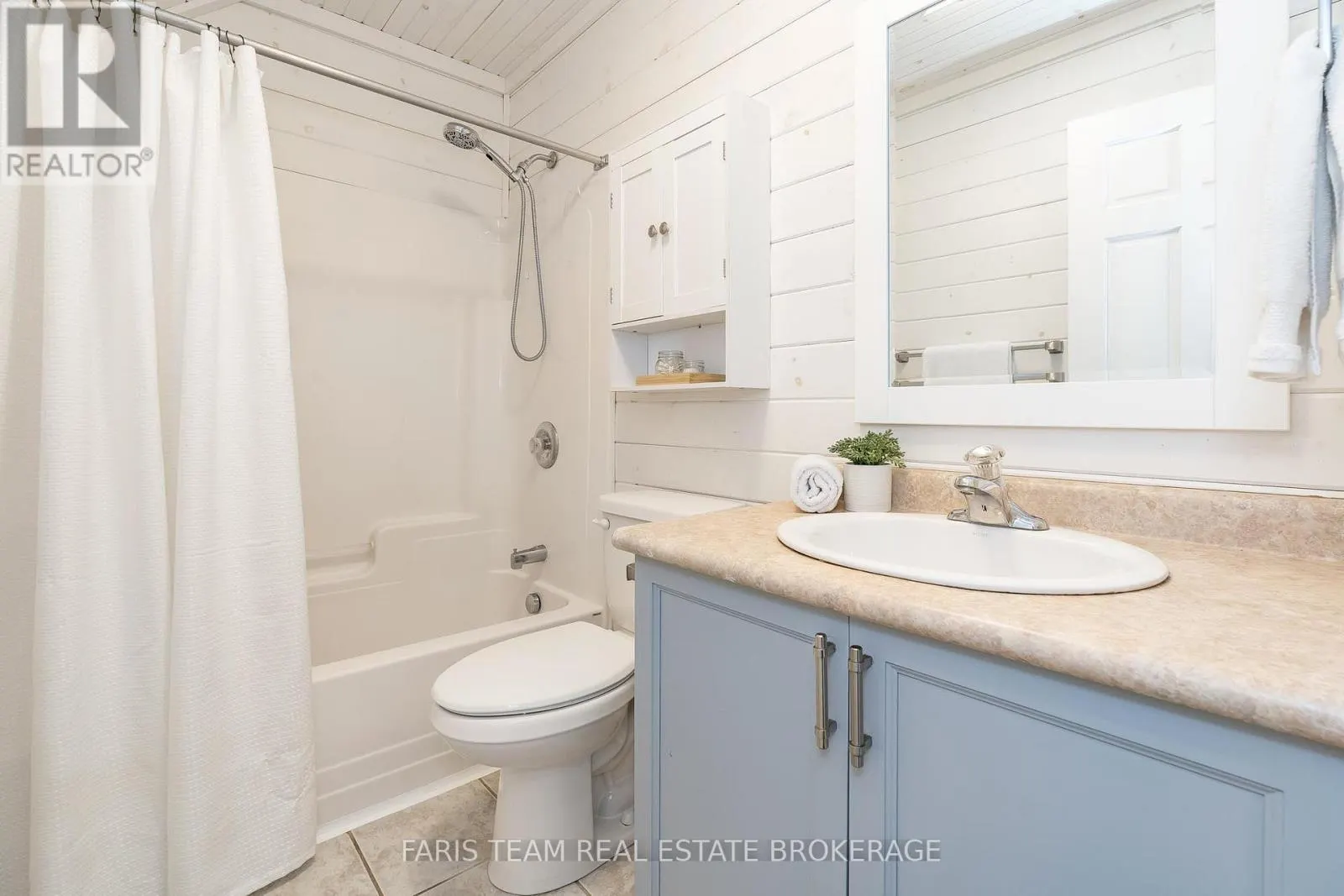 32 ALGONQUIN TRAIL