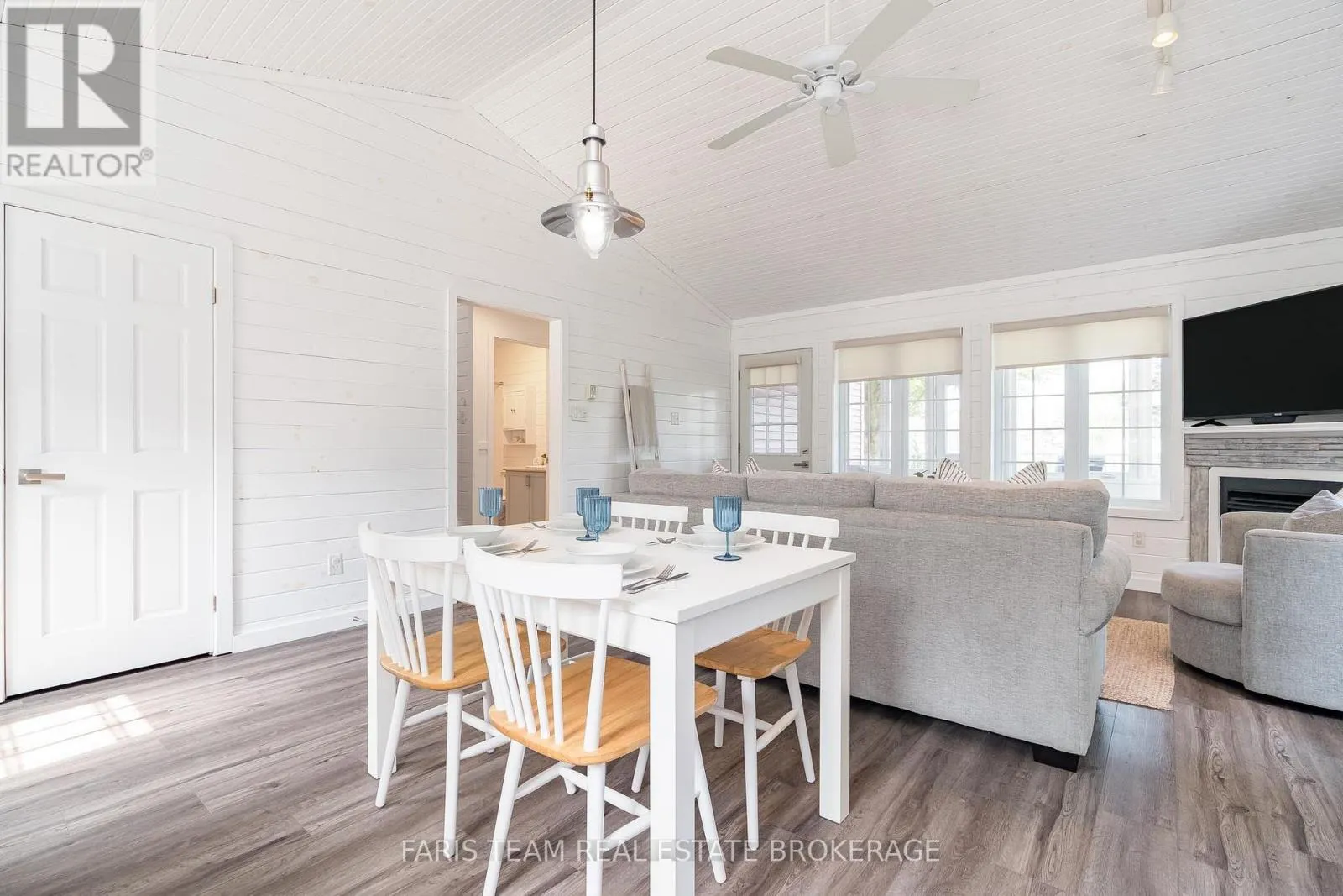 32 ALGONQUIN TRAIL