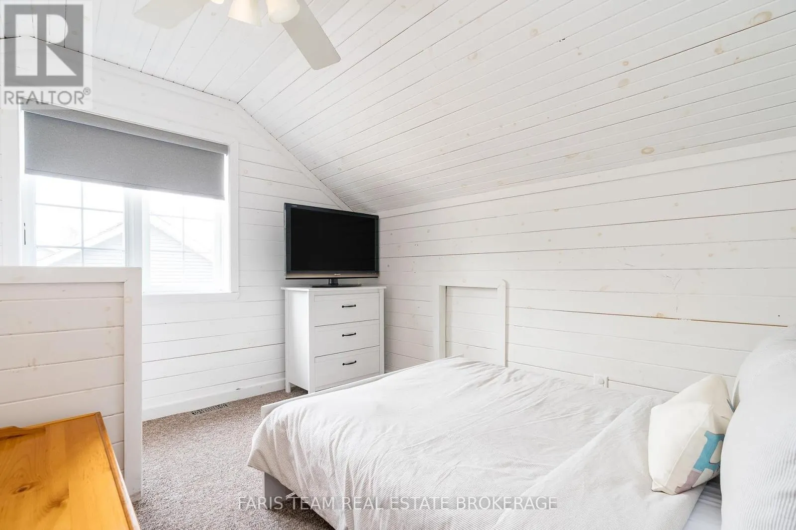 32 ALGONQUIN TRAIL