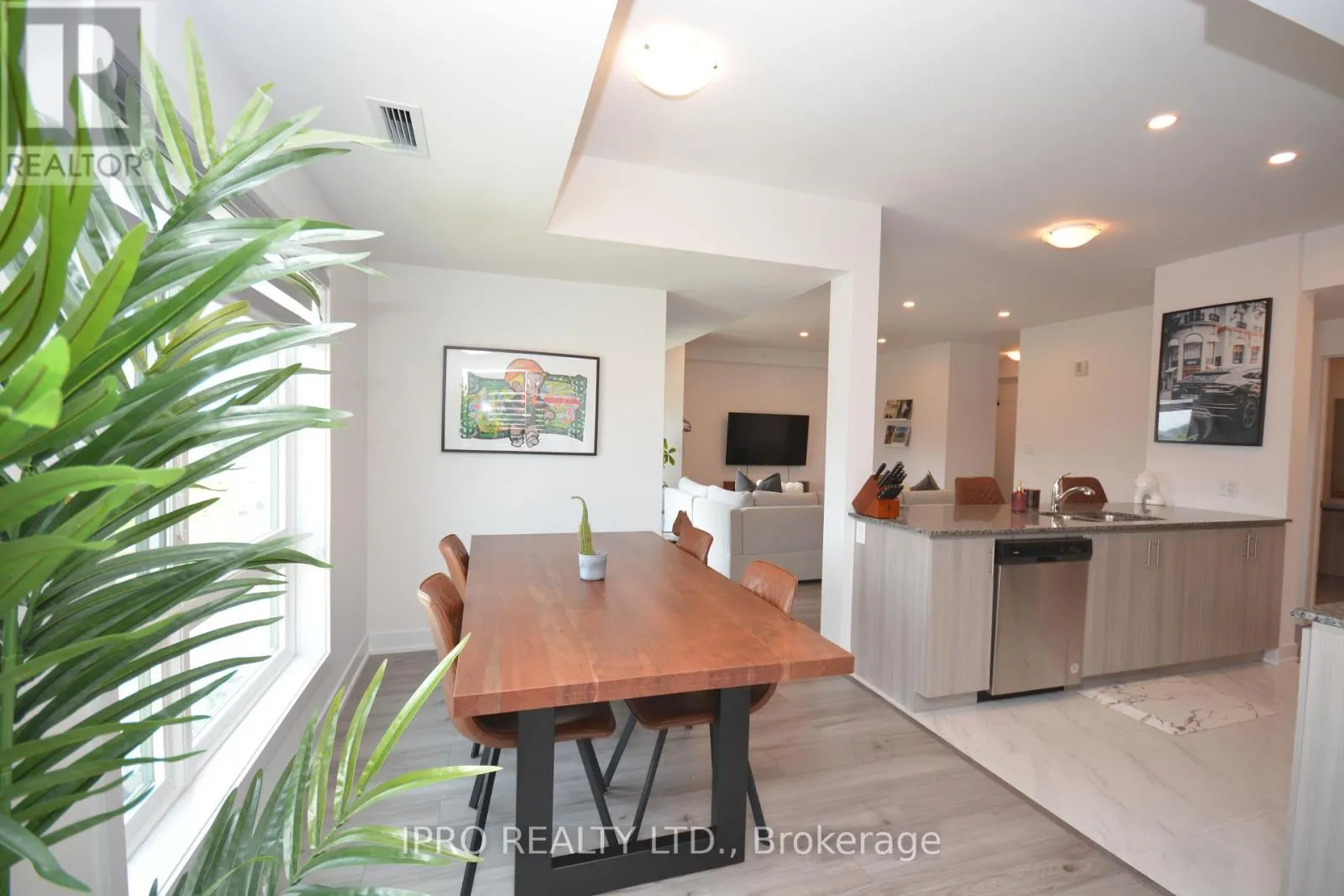 411 - 8 CULINARY LANE