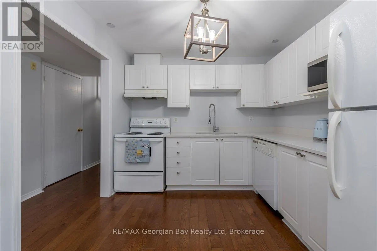 201 - 4 BECK BOULEVARD, #201