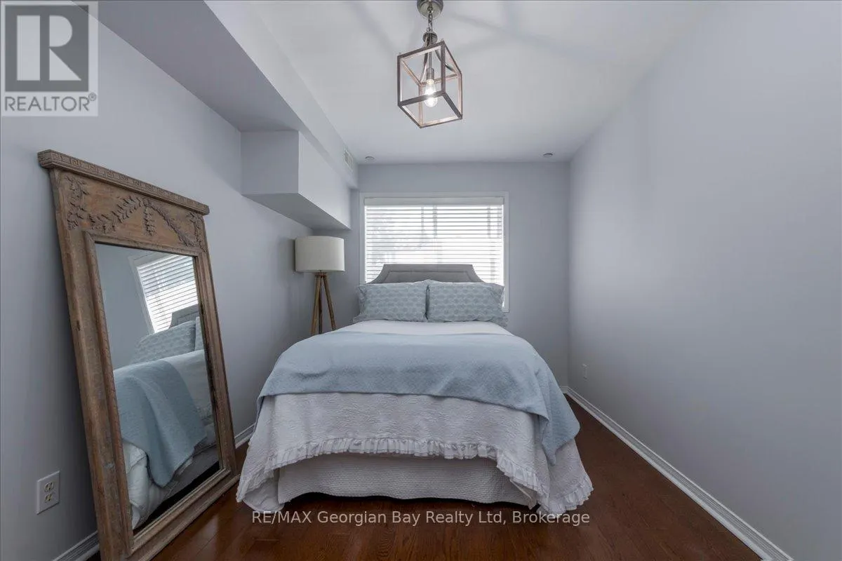 201 - 4 BECK BOULEVARD, #201