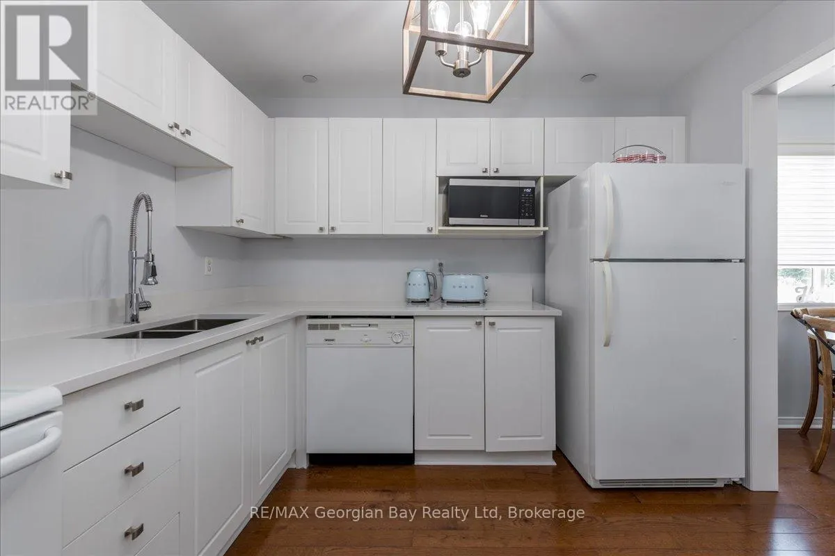 201 - 4 BECK BOULEVARD, #201