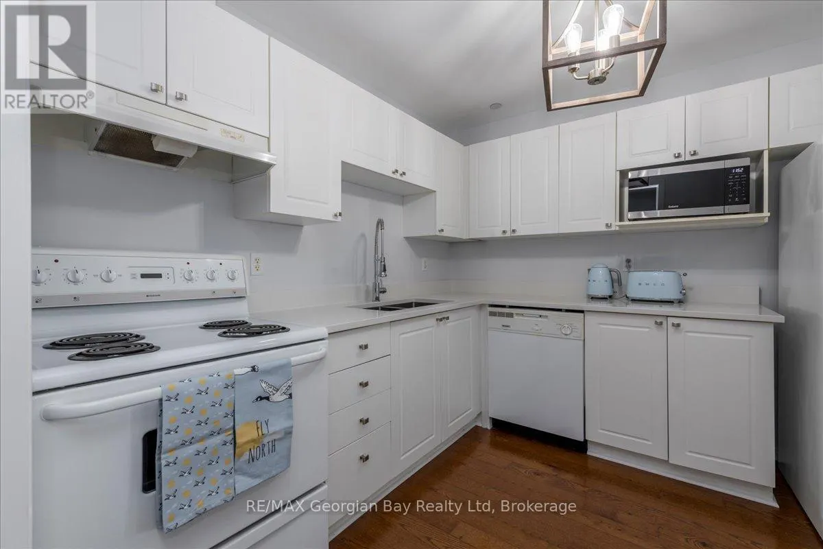201 - 4 BECK BOULEVARD, #201