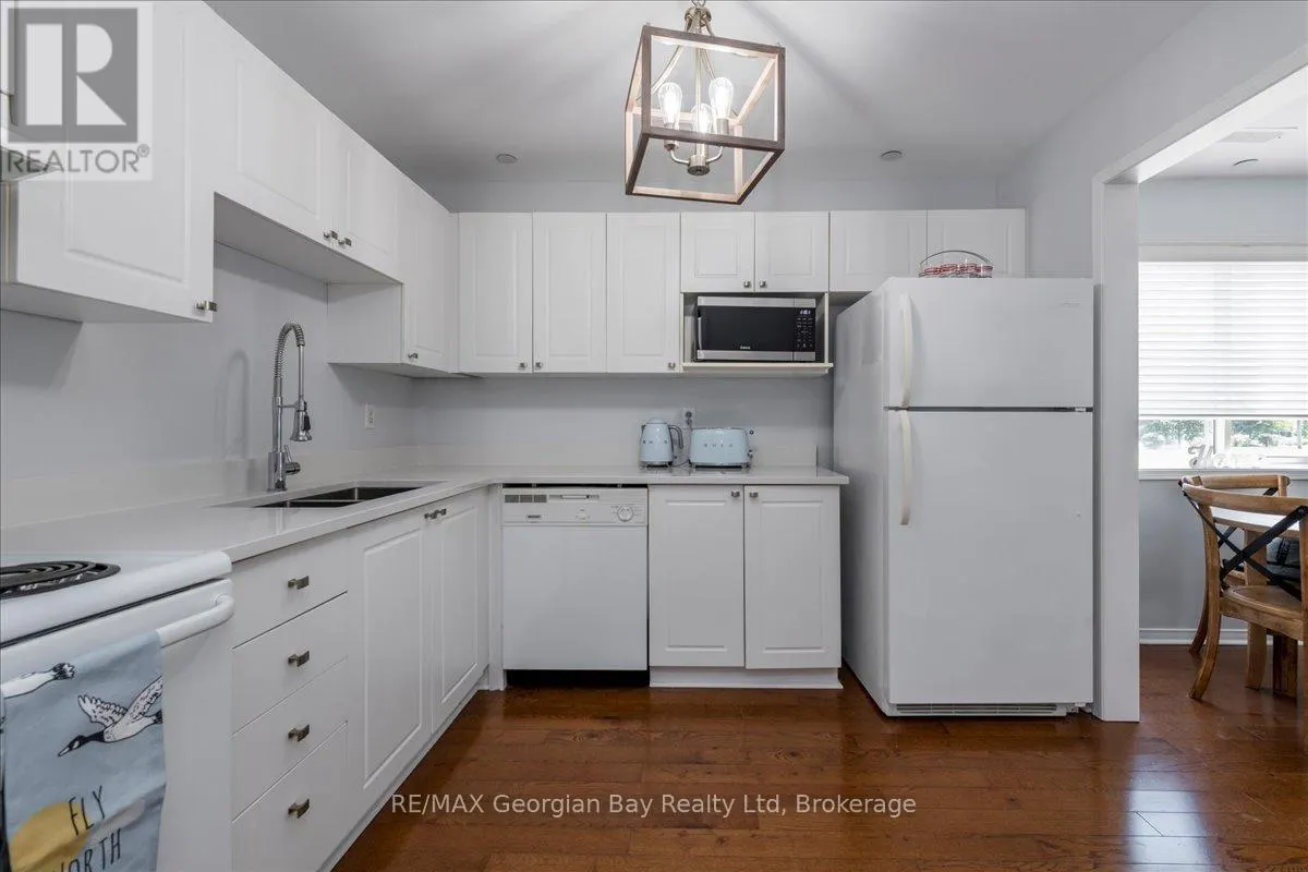 201 - 4 BECK BOULEVARD, #201