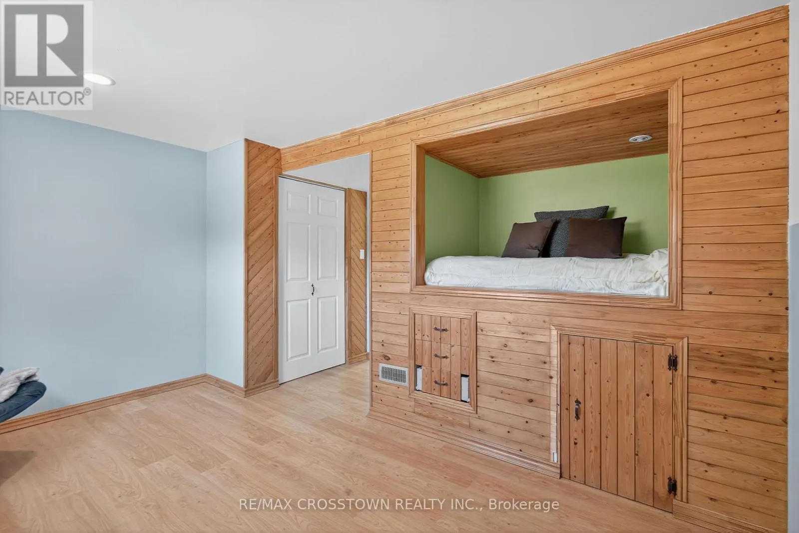2 BIRCHMOUNT CIRCLE