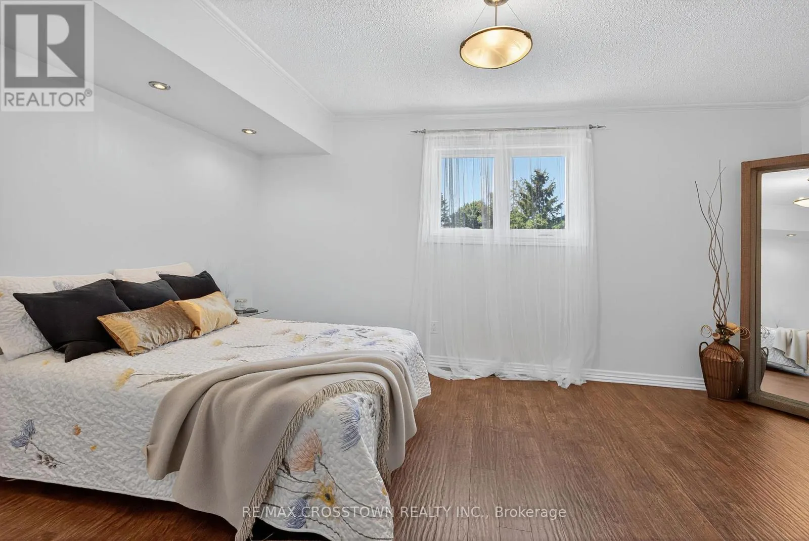 2 BIRCHMOUNT CIRCLE