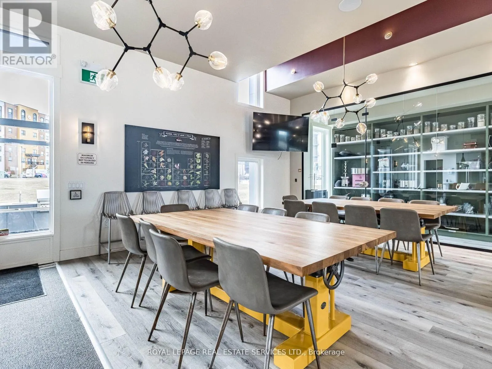 211 - 10 CULINARY LANE
