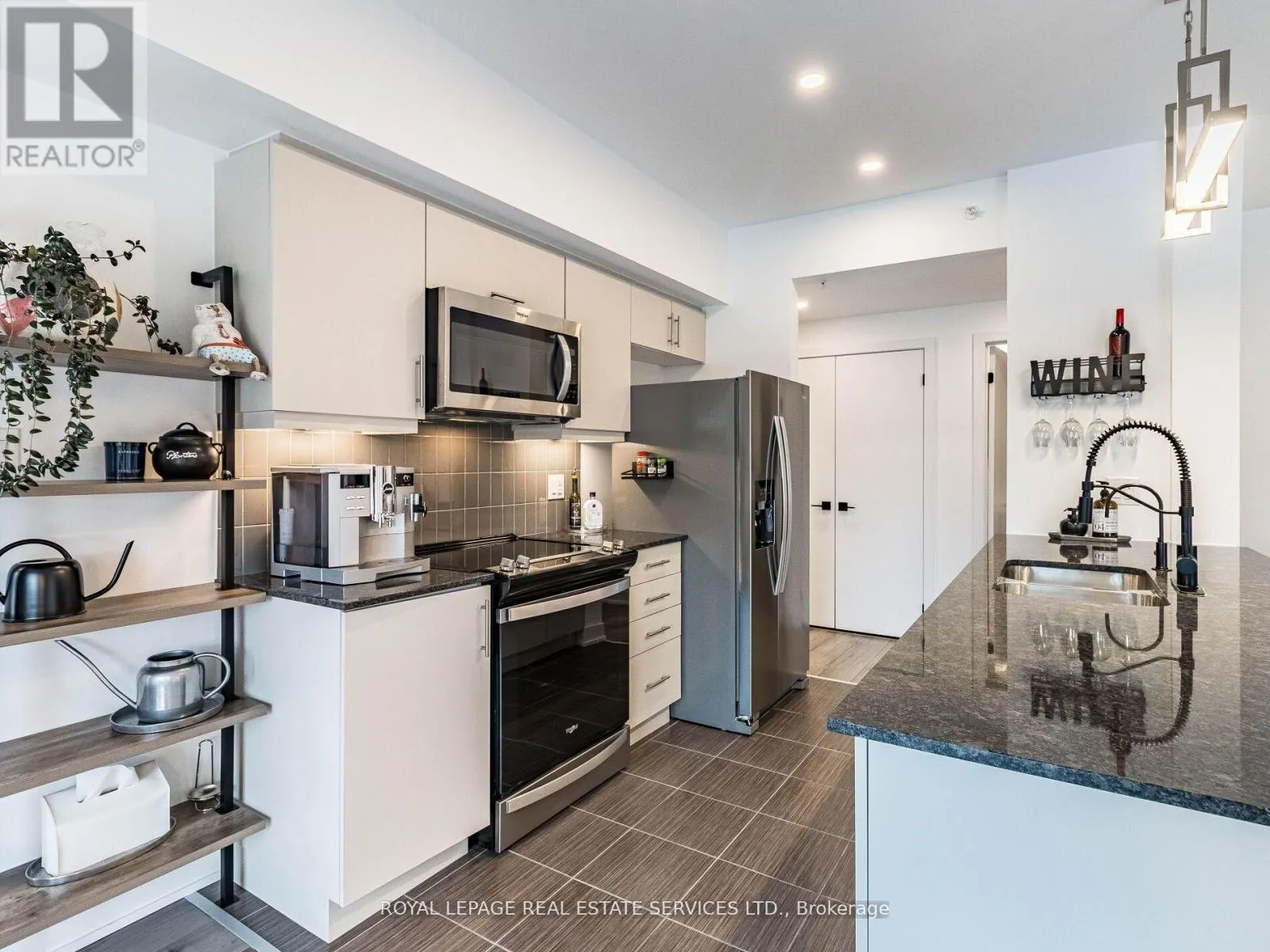 211 - 10 CULINARY LANE