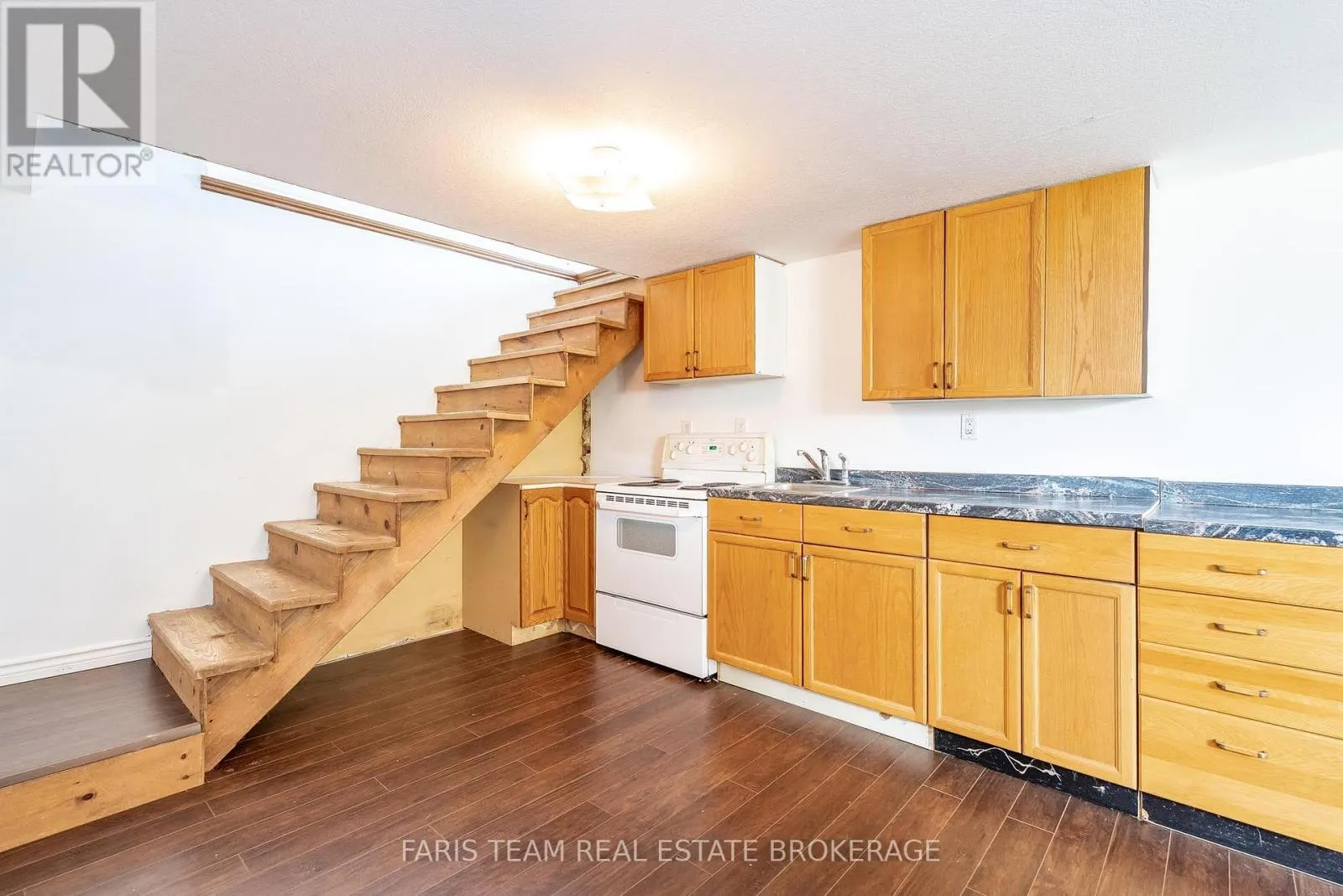 368 LESLIE AVENUE