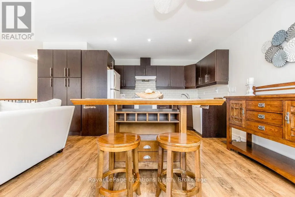 3 - 64 RIVER ROAD E, #3