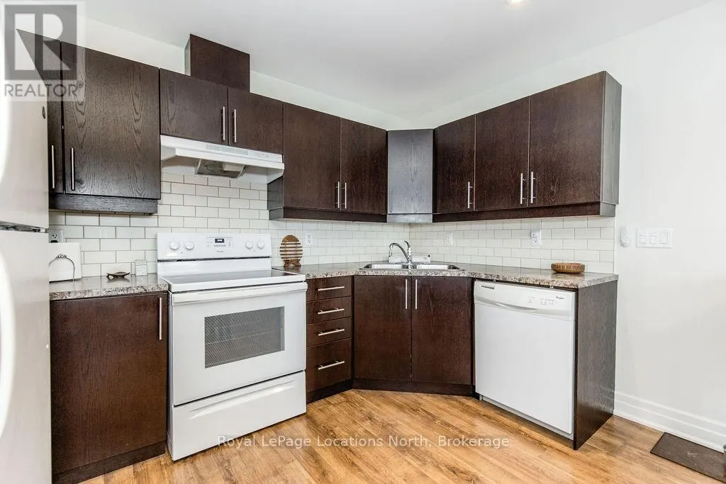 3 - 64 RIVER ROAD E, #3