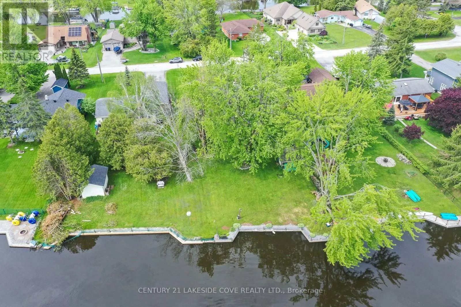 9 PINETREE COURT