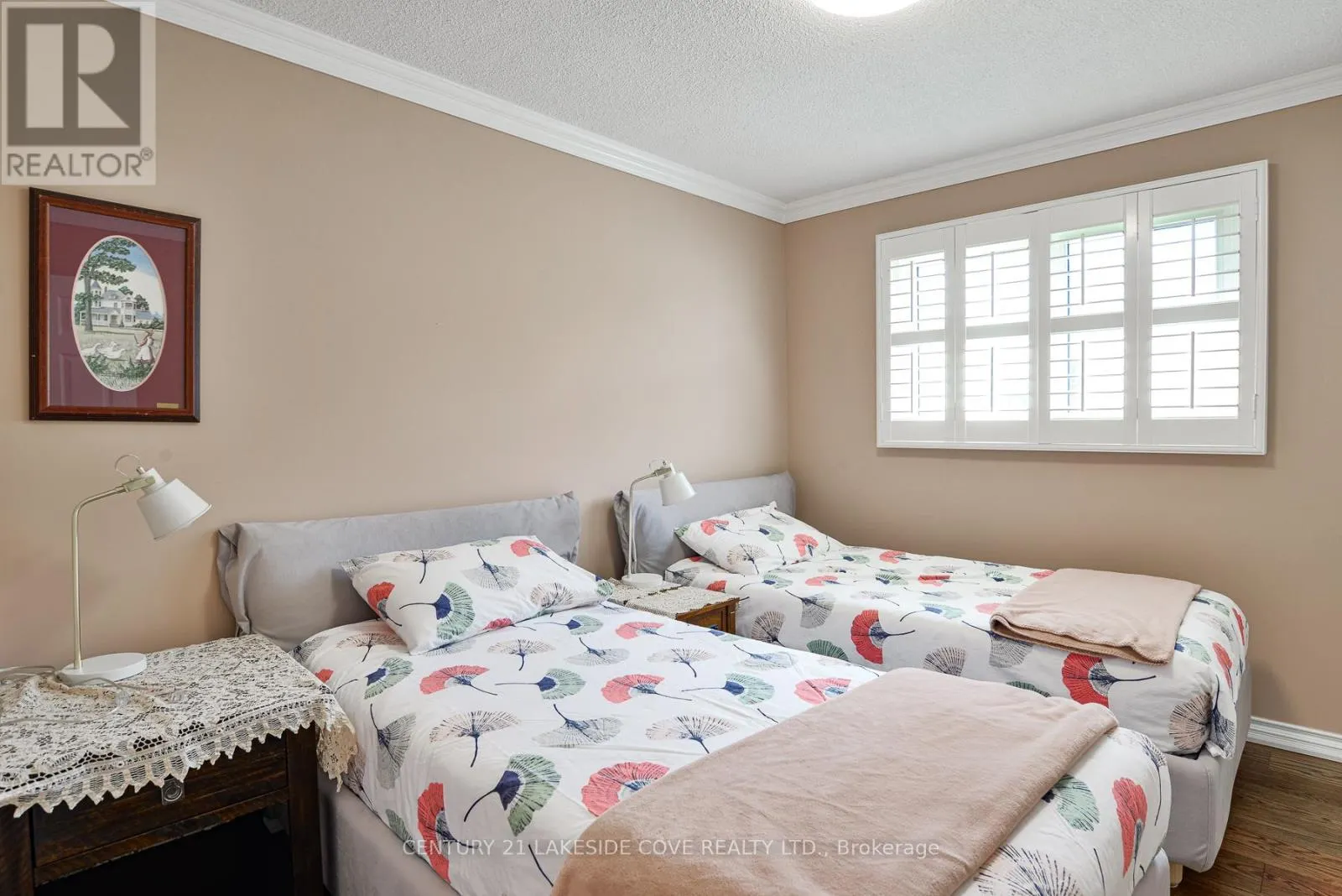 9 PINETREE COURT