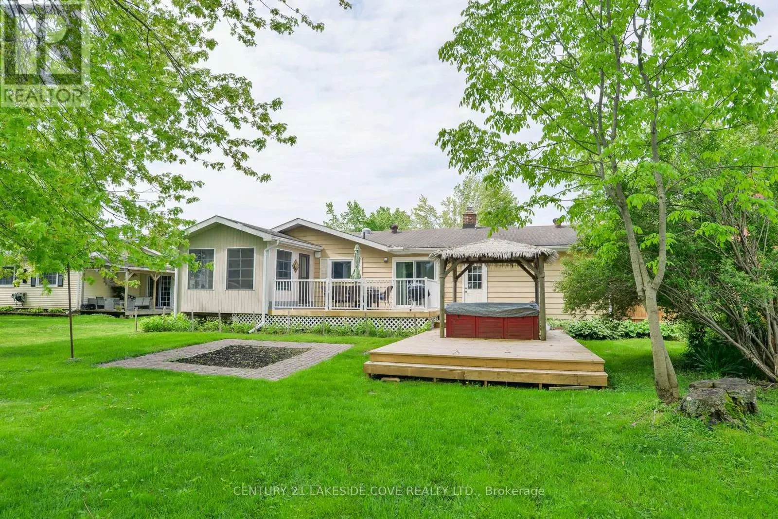 9 PINETREE COURT