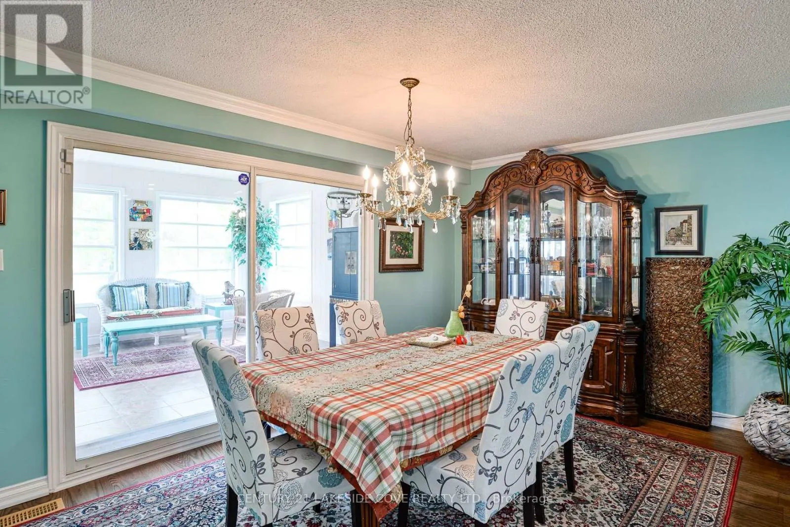 9 PINETREE COURT