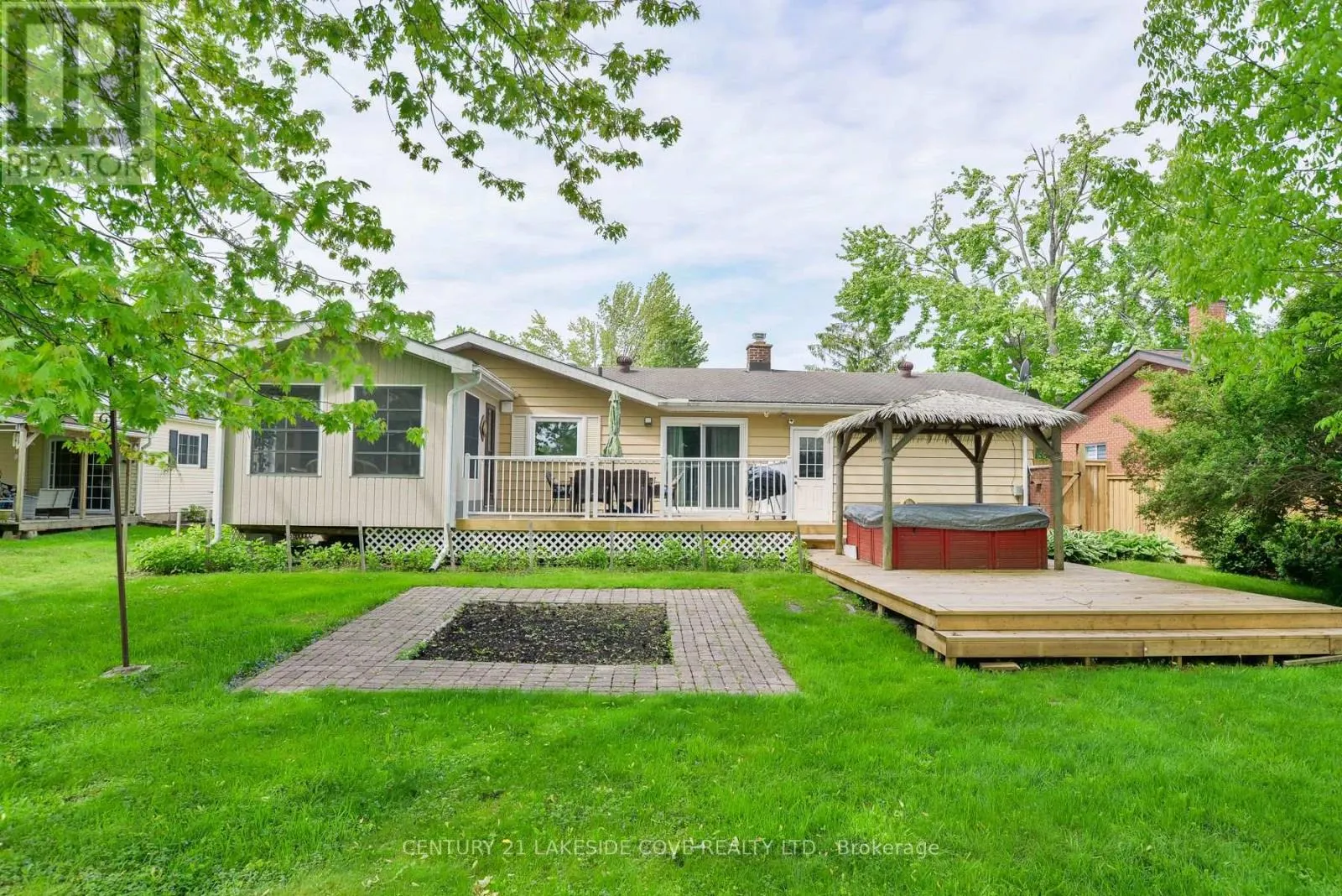 9 PINETREE COURT