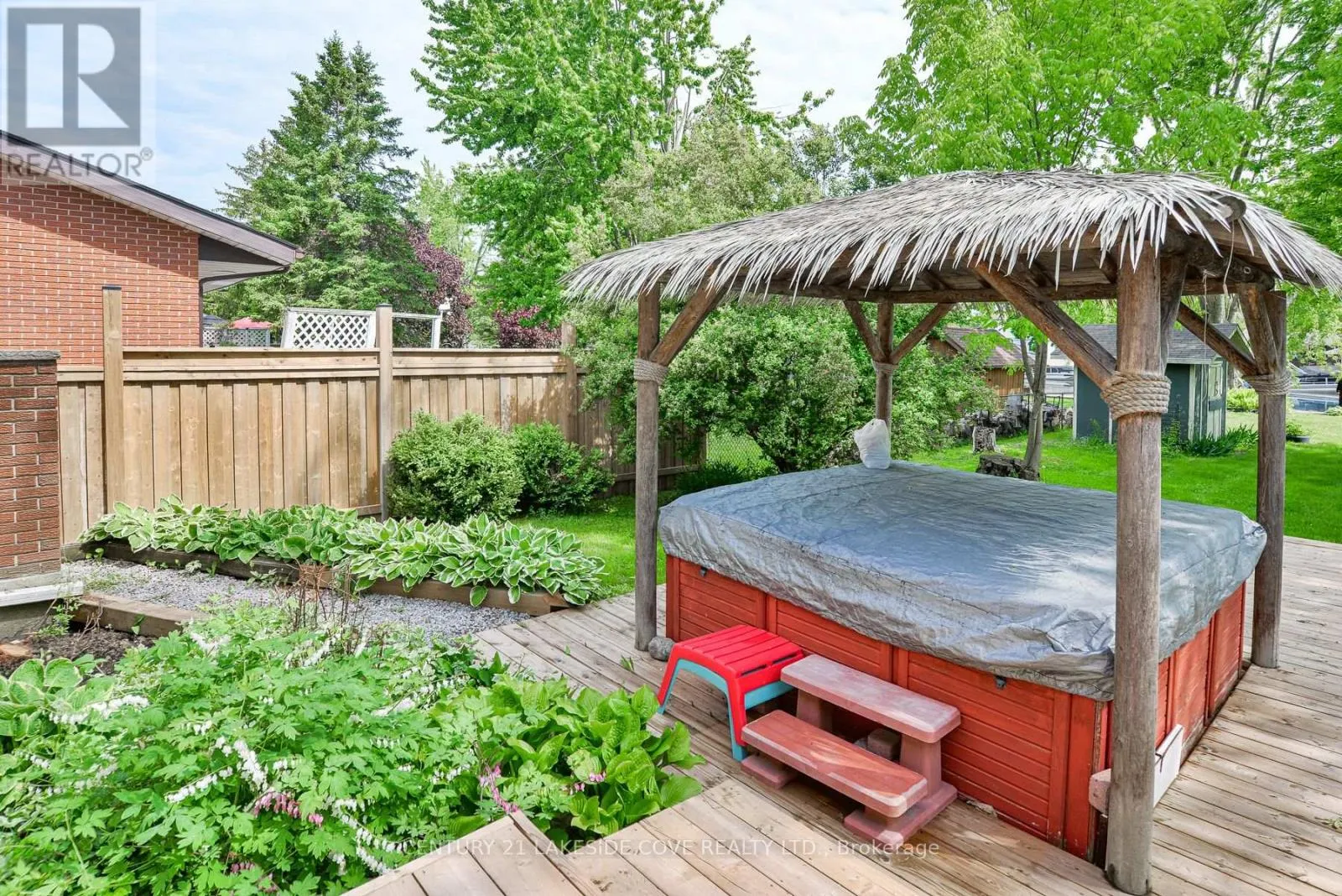 9 PINETREE COURT