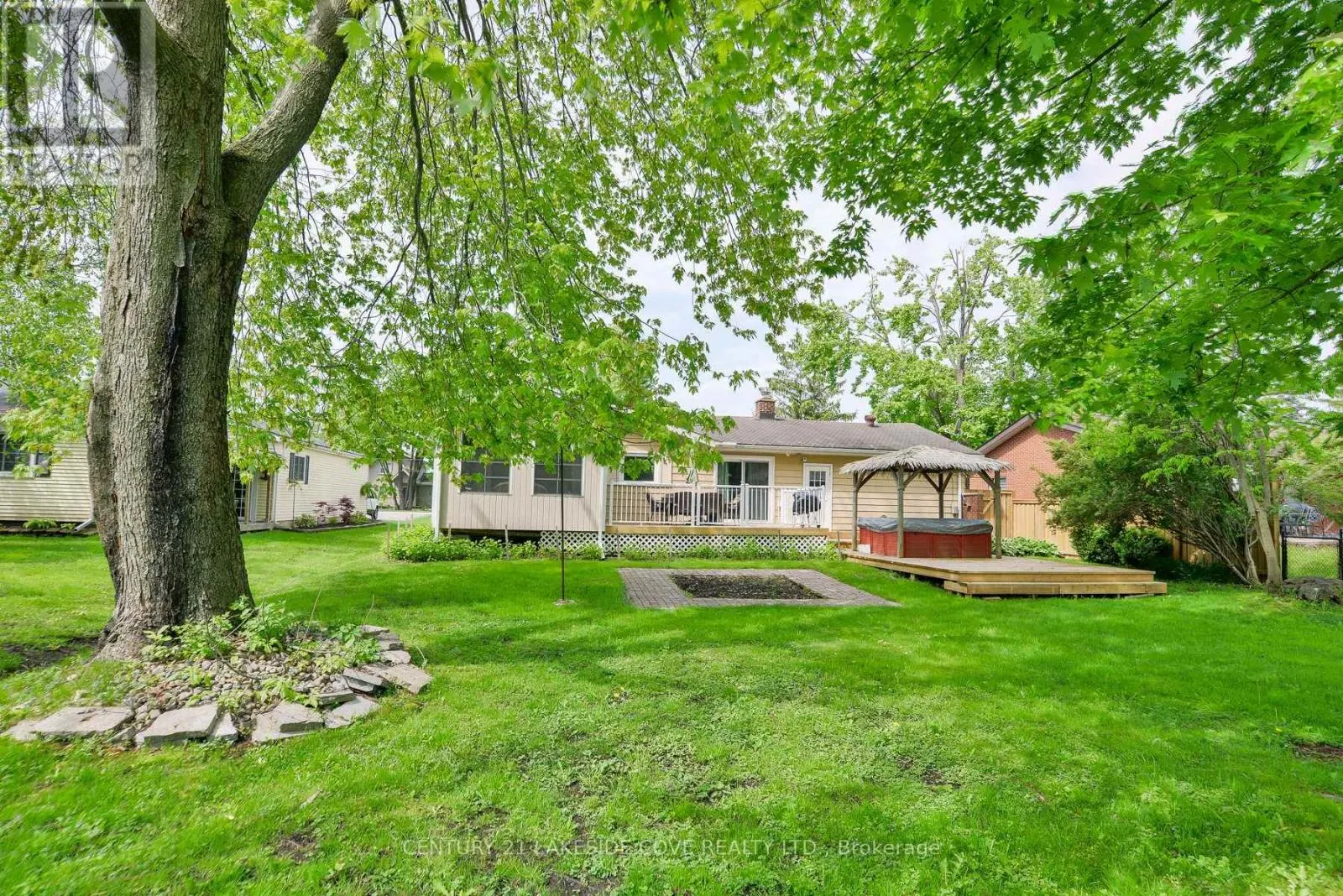 9 PINETREE COURT
