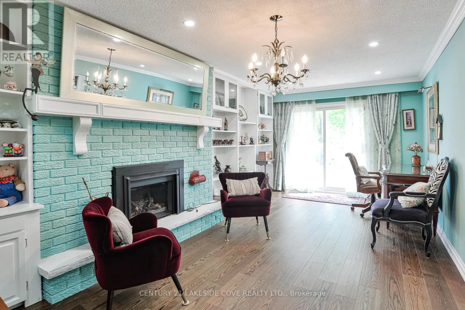 9 PINETREE COURT