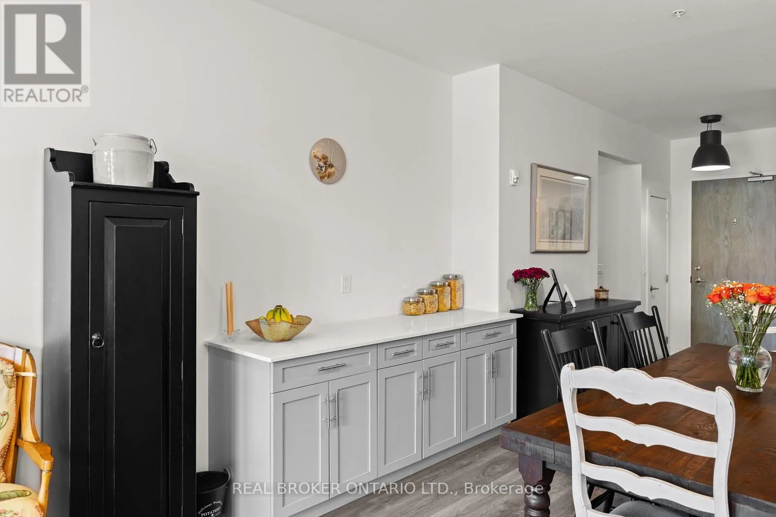 210 - 21 MATCHDASH STREET S