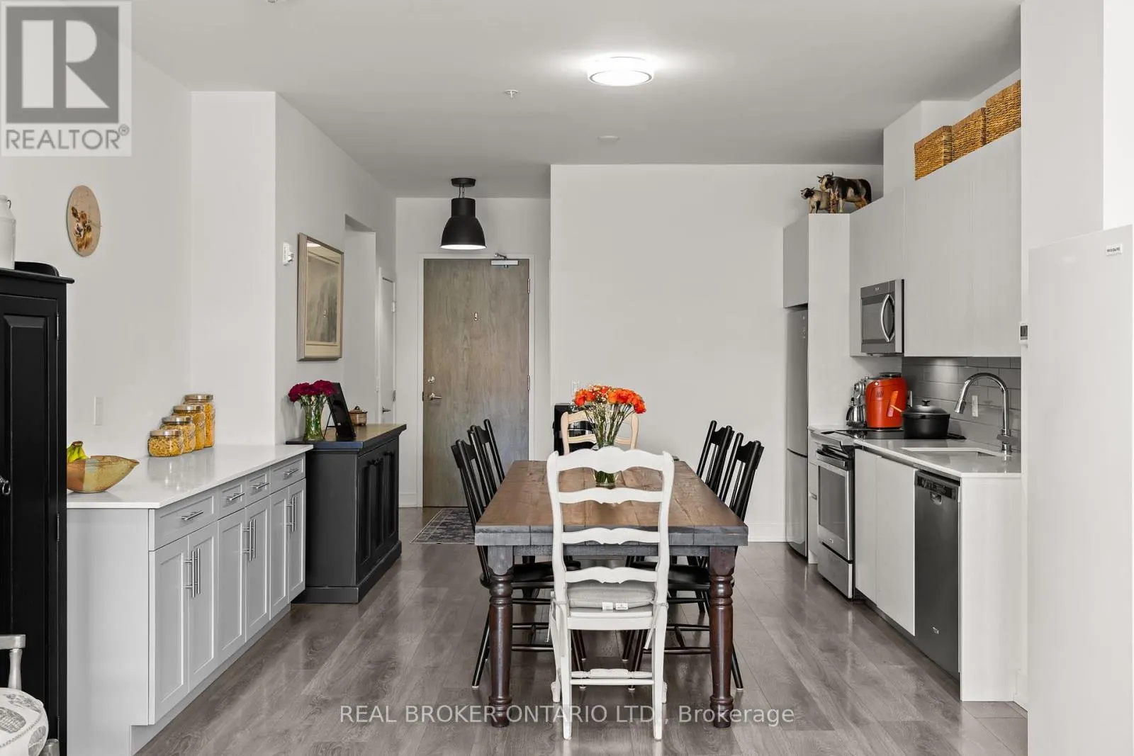 210 - 21 MATCHDASH STREET S