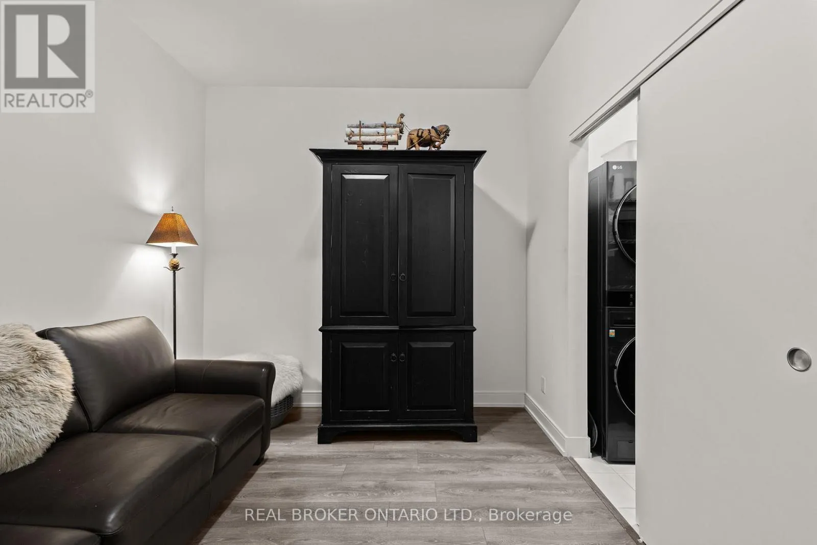 210 - 21 MATCHDASH STREET S