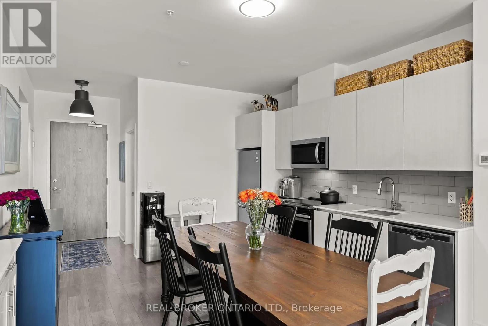 210 - 21 MATCHDASH STREET S