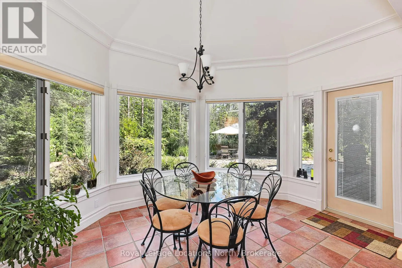 6 ALPINE COURT