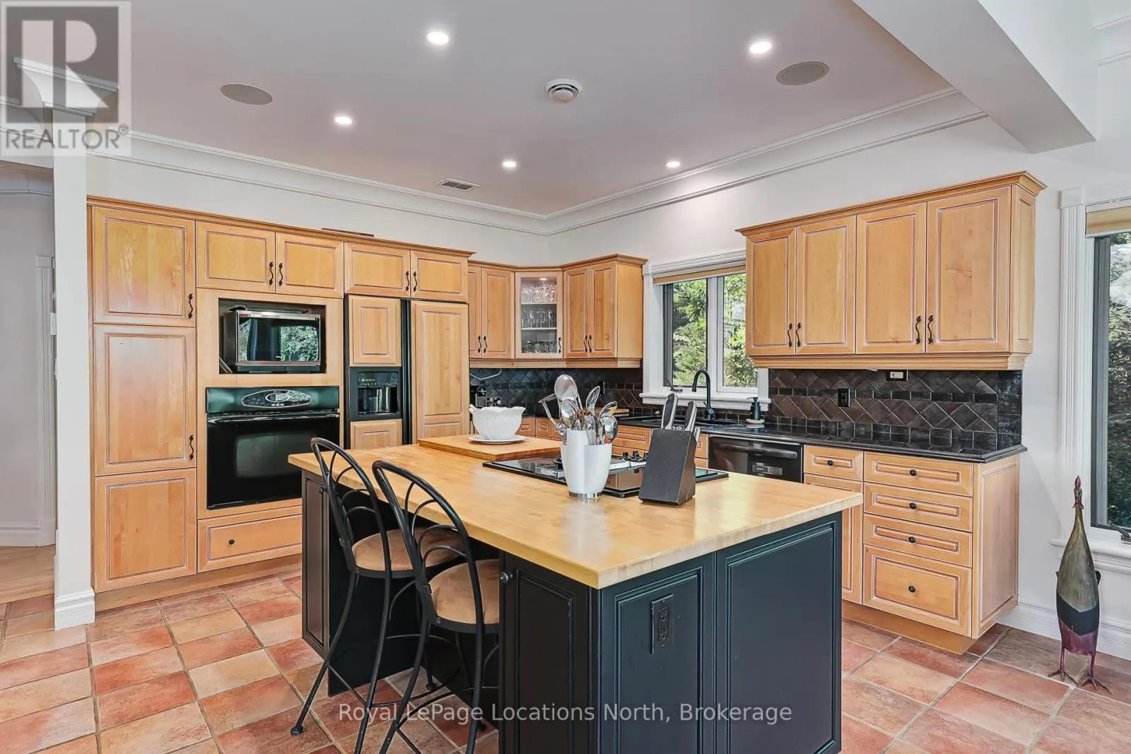 6 ALPINE COURT