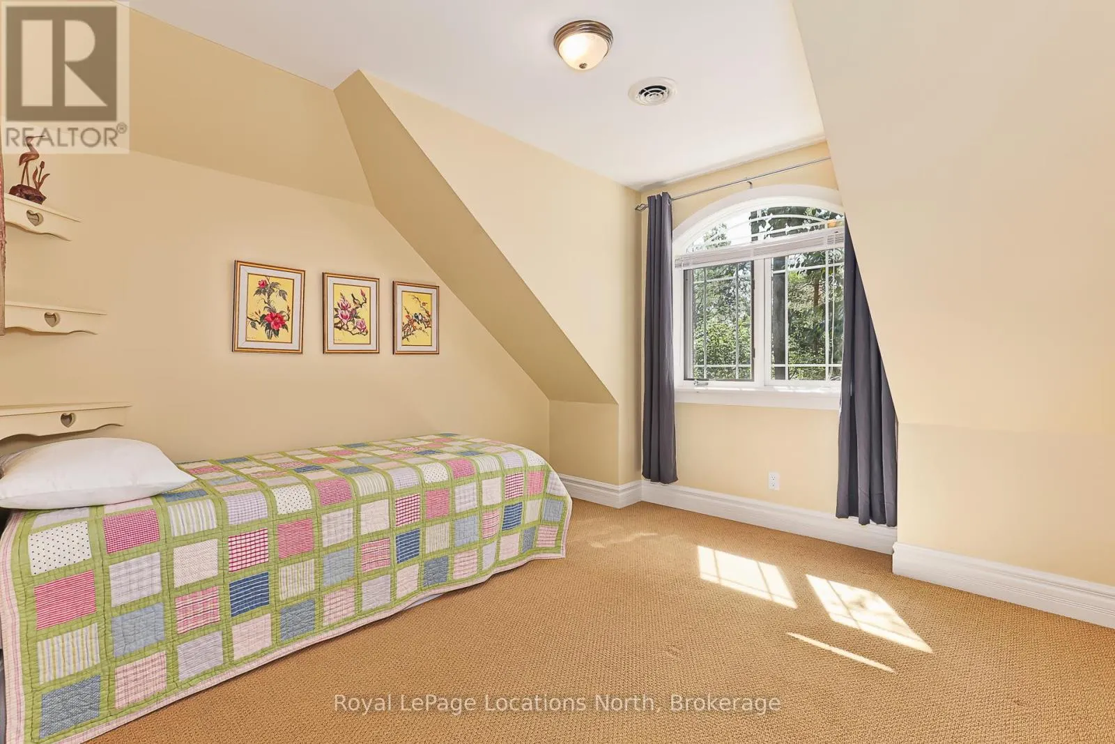 6 ALPINE COURT