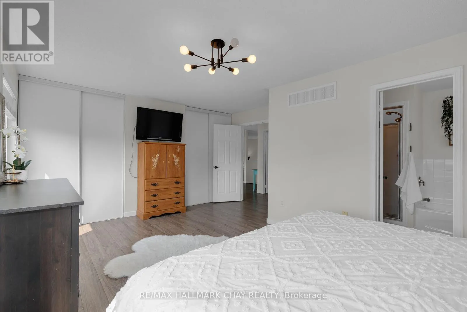 204 FOREST CRESCENT