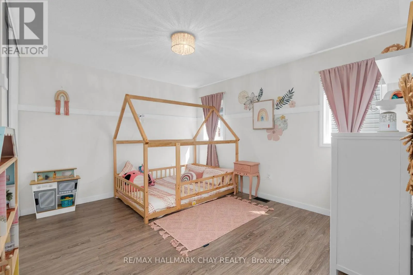 204 FOREST CRESCENT