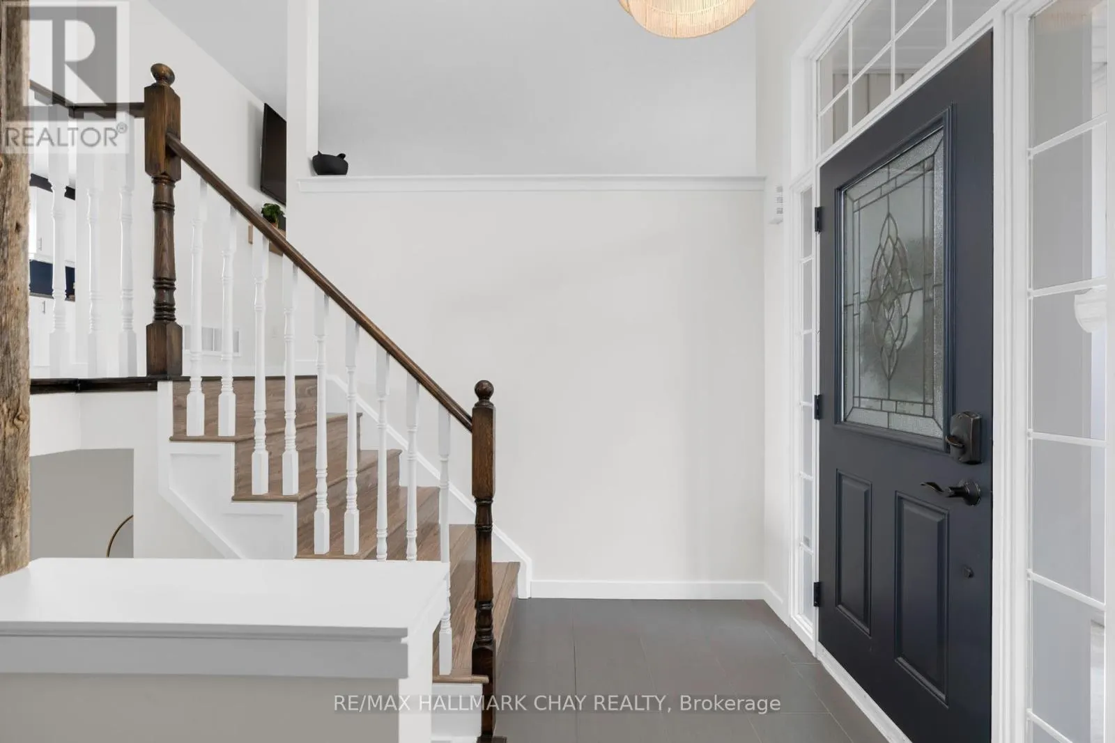 204 FOREST CRESCENT
