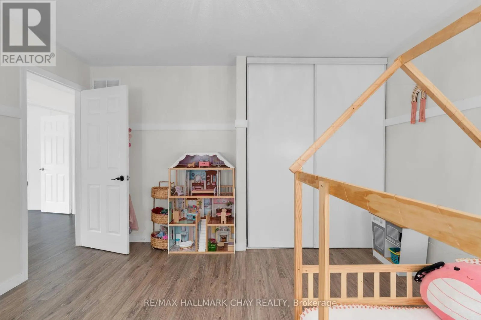 204 FOREST CRESCENT