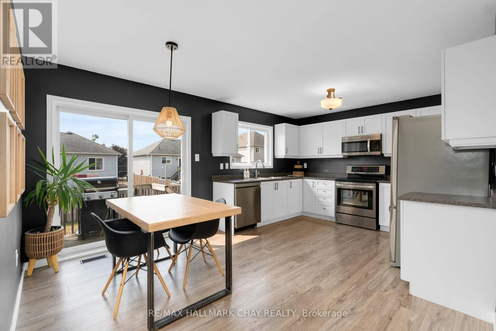 204 FOREST CRESCENT