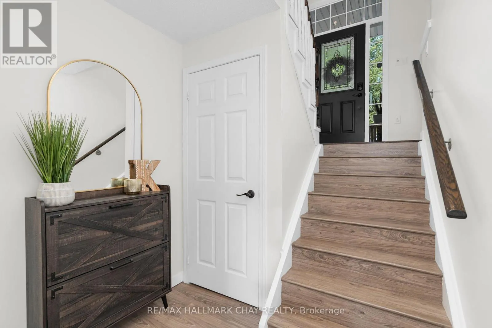 204 FOREST CRESCENT
