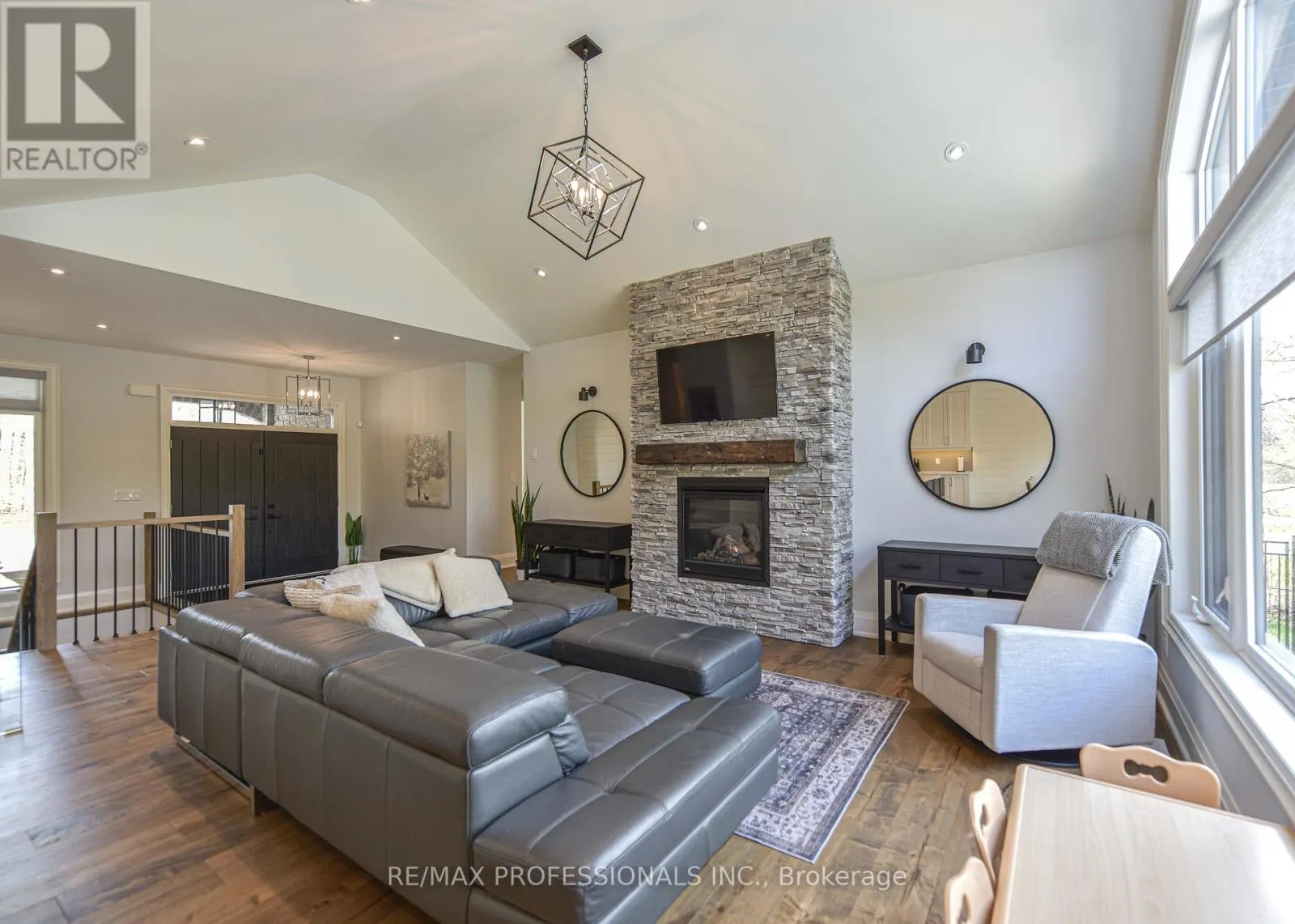 21 BOOTHBY CRESCENT