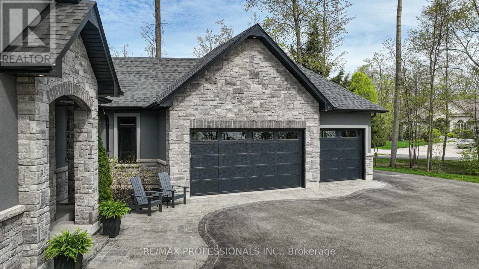 21 BOOTHBY CRESCENT