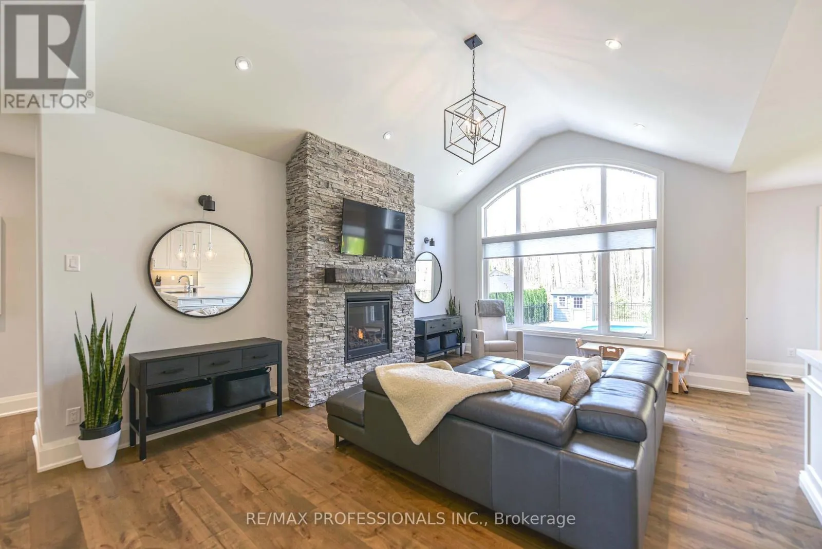 21 BOOTHBY CRESCENT