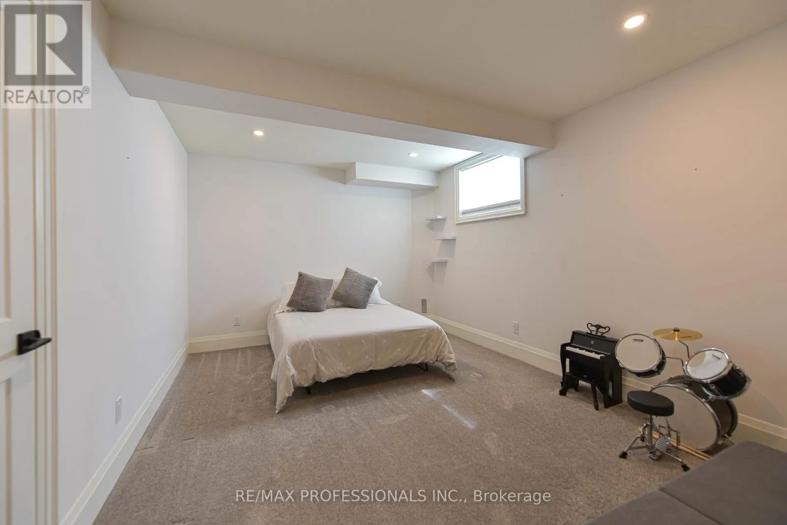 21 BOOTHBY CRESCENT