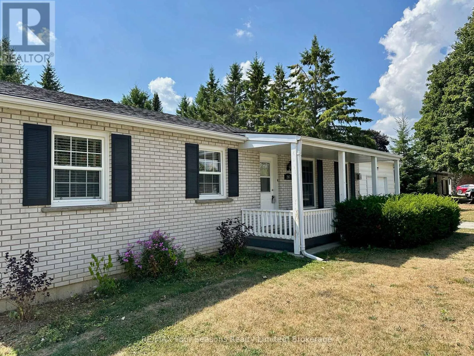 207 CHRISTOPHER STREET