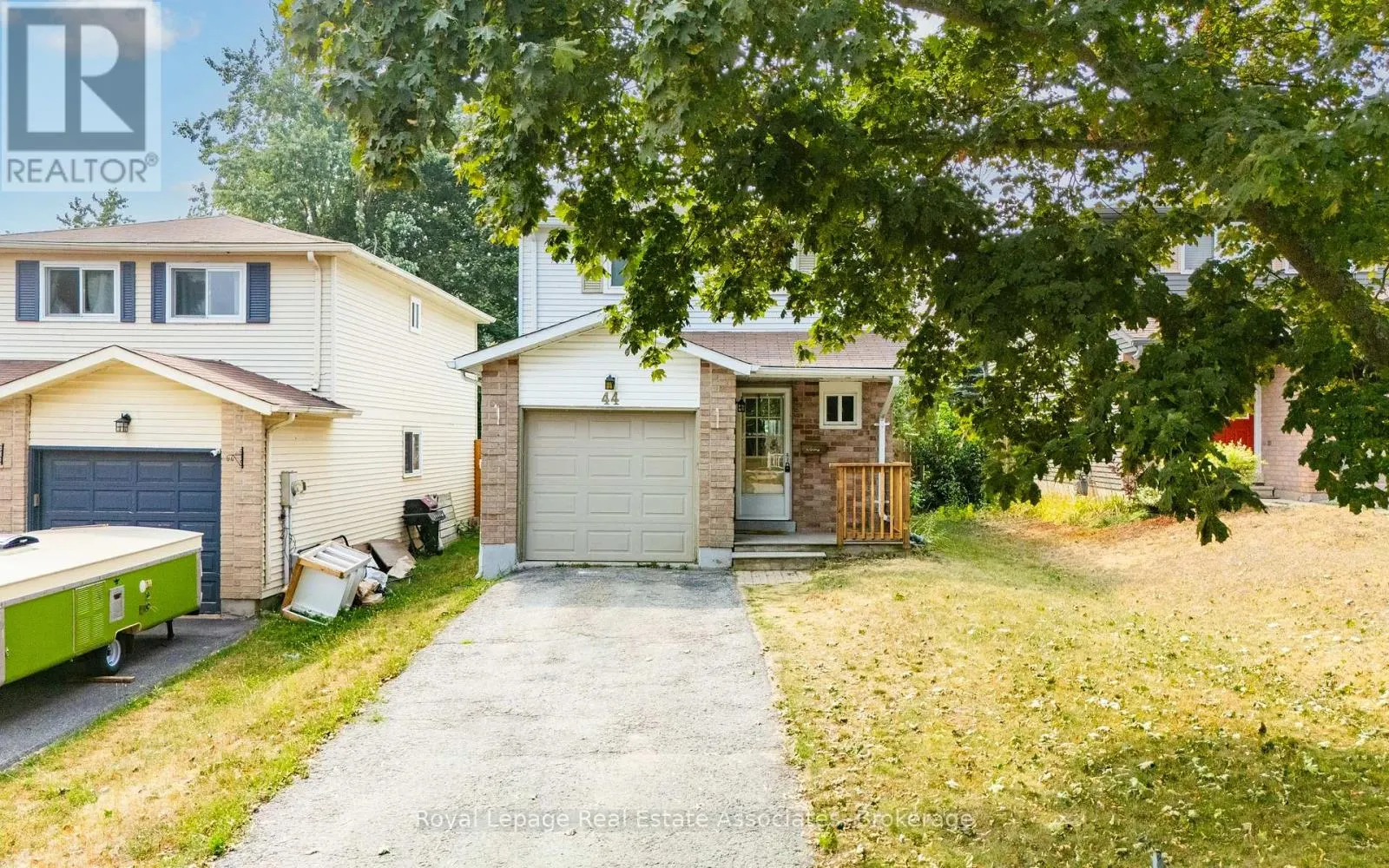 44 HEMINGWAY CRESCENT