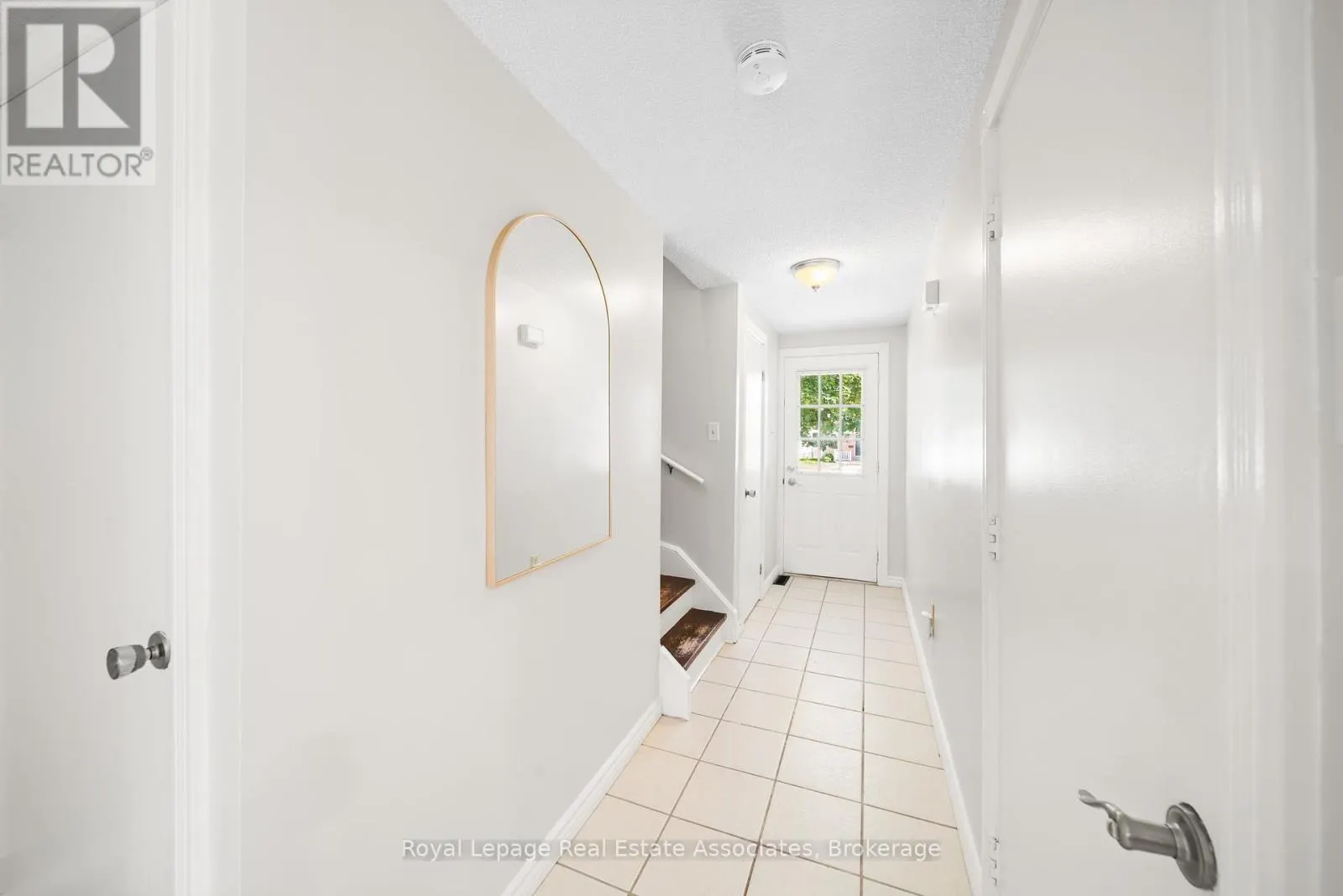 44 HEMINGWAY CRESCENT