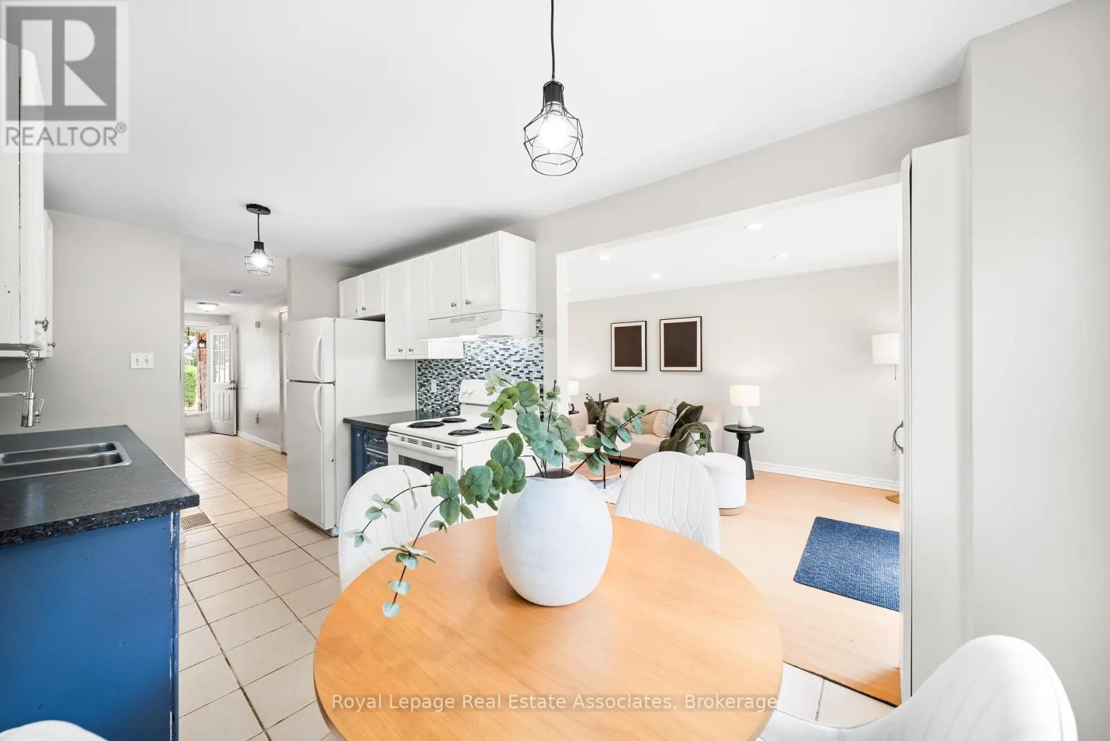 44 HEMINGWAY CRESCENT