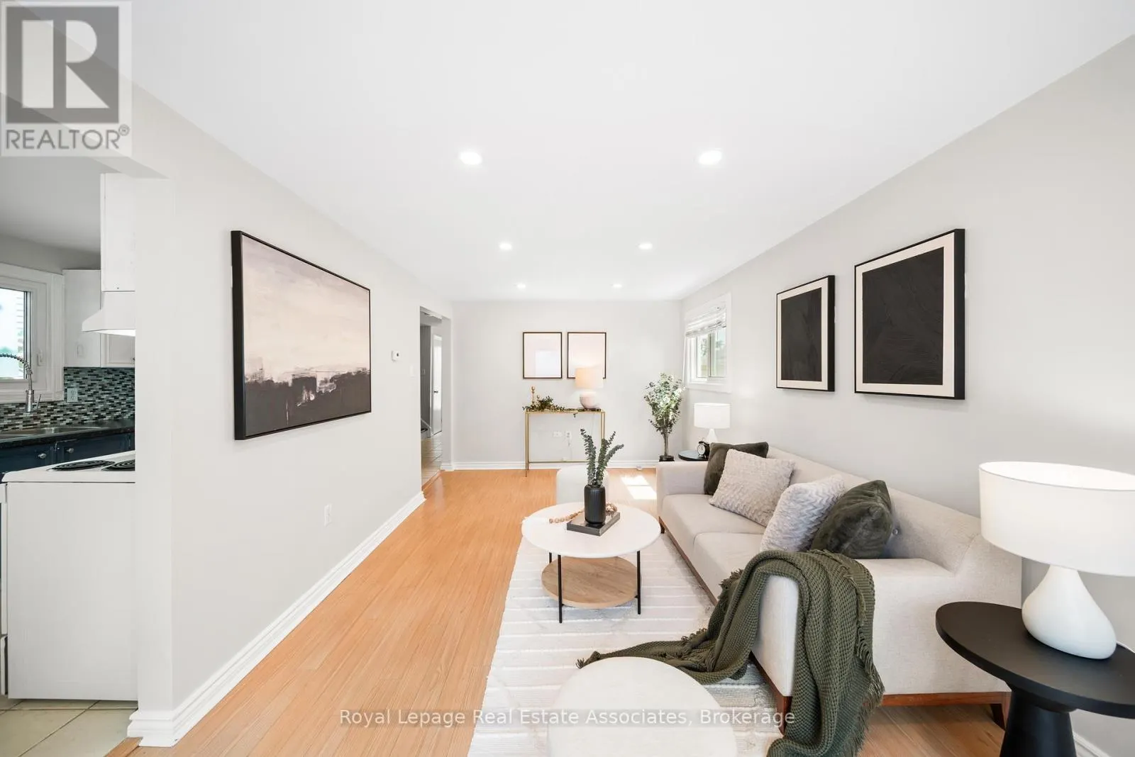44 HEMINGWAY CRESCENT