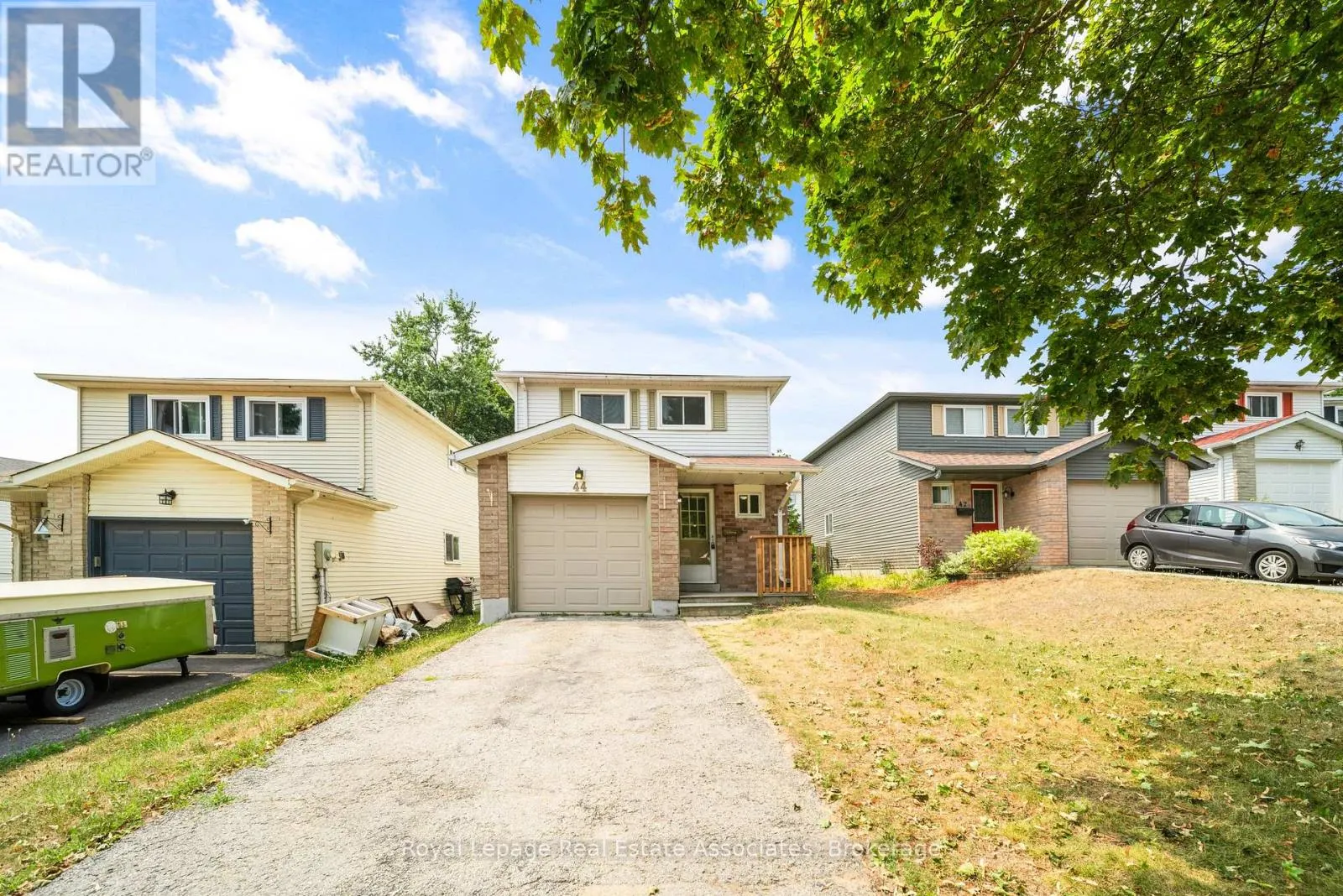 44 HEMINGWAY CRESCENT