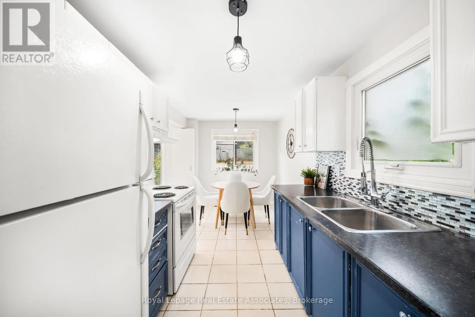 44 HEMINGWAY CRESCENT